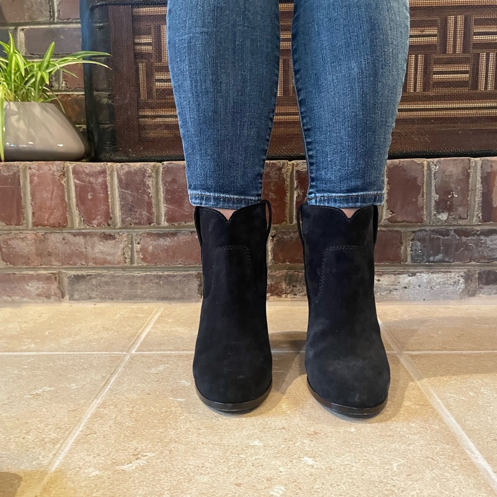 Like new Frye Myra Boots/Booties. Black Suede. Size 7 - Picture 5 of 12